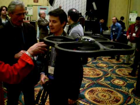 AR.Drone Parrot - Helicóptero de quatro hélices - CES 2010